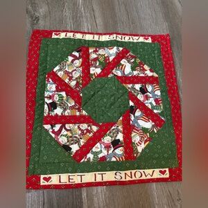VTG Festive Snowman Holiday Quilted Place Mats Centerpieces Red Green Christmas
